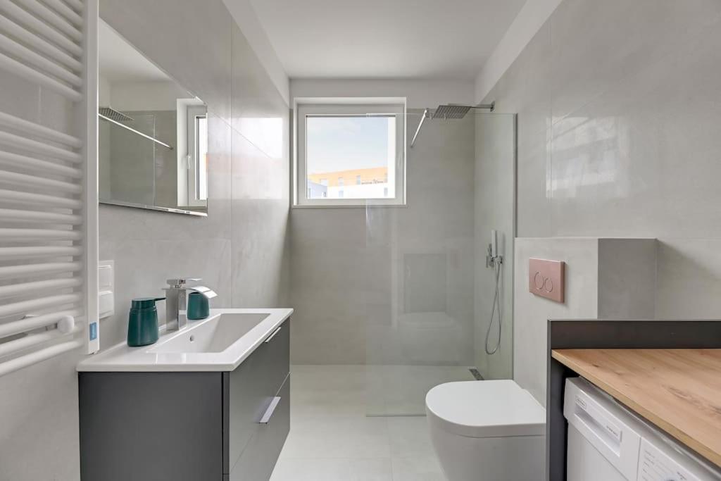 Studio Sw Piotra W Gdyni By Grand Apartments Gdynia Esterno foto